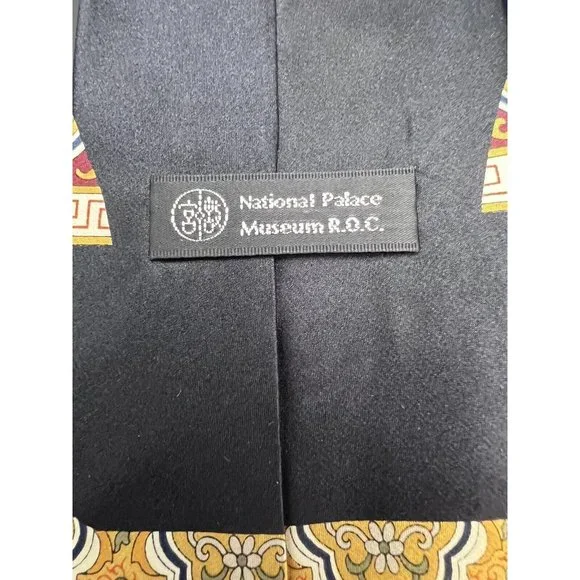 New, Beautiful 100% Silk Necktie from The National Palace Museum Of Taiwan